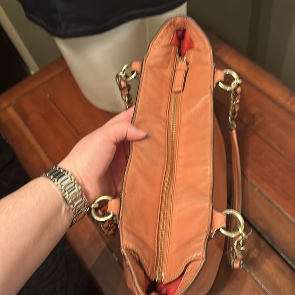 Coach Madison - Picture 8 of 15